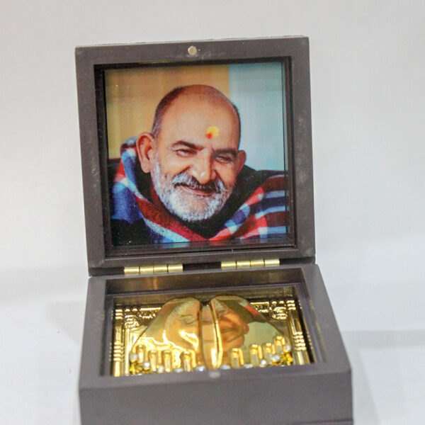 Neem Karoli Maharaj Swaroop Wooden Gold Plated - Image 3