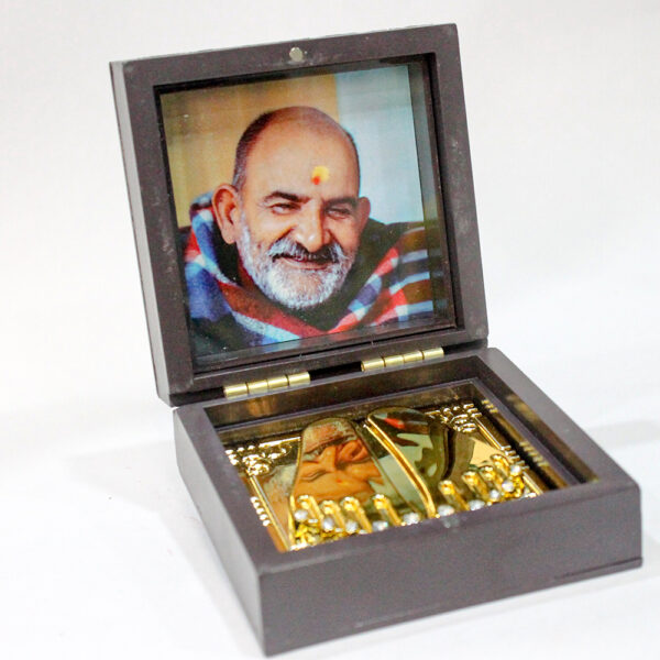 Neem Karoli Maharaj Swaroop Wooden Gold Plated - Image 4