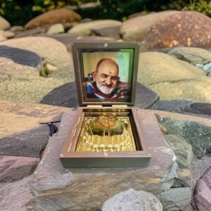 Neem Karoli Maharaj Swaroop Wooden Gold Plated